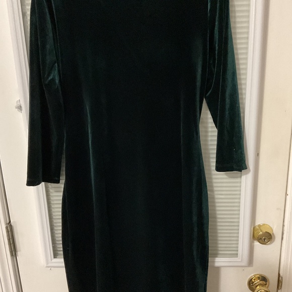 Anne Klein Emerald Green Velvet Cocktail Dress, Size 10 - Picture 5 of 6
